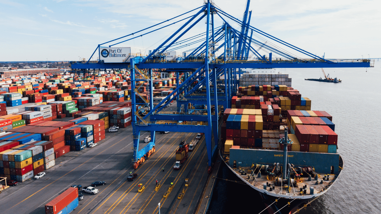 The-Modern-Era-Shipping-Containers-in-the-Global-Economy